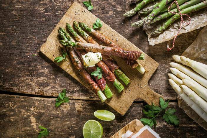 upfit-gruener-spargel-mit-schinken-rezept
